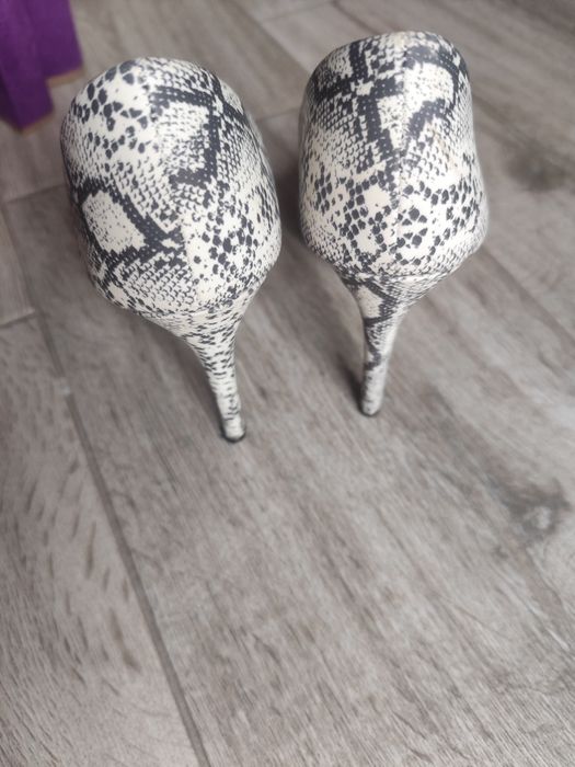 Pantofi stiletto ocazie, mărimea 37, fara defecte purtați de 2 ori