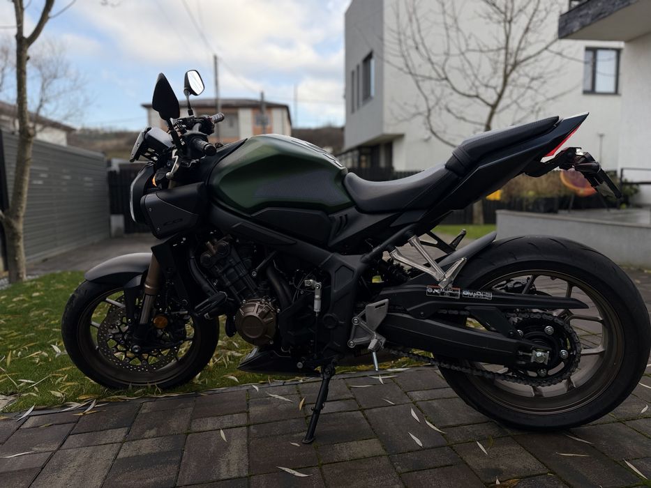 Honda CB650R 2024 E-Clutch Akrapovic