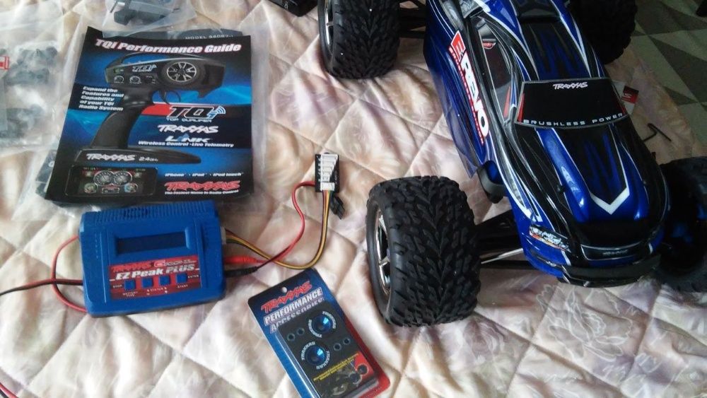 Продавам Traxxas E-Revo 1/10