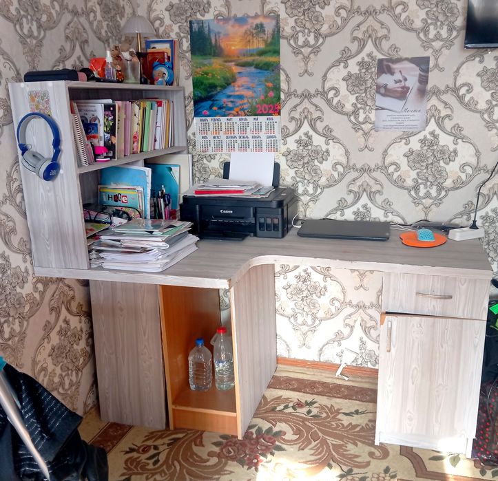 Письменный стол + шкаф + полки. Срочно! Отличная цена