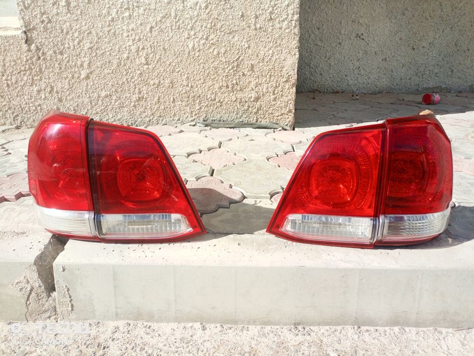 Фары в комплекте на крузак 200, оригинал