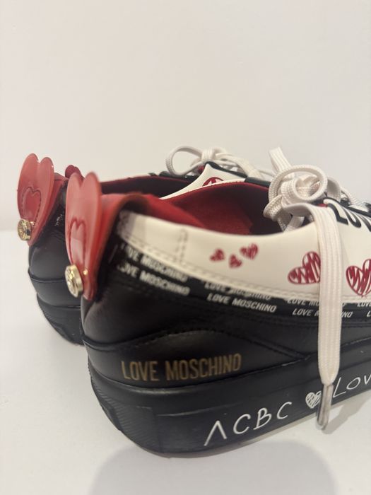 Adidasi Love Moschino