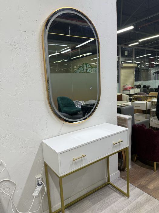 Стол для парикмахера с зеркалом