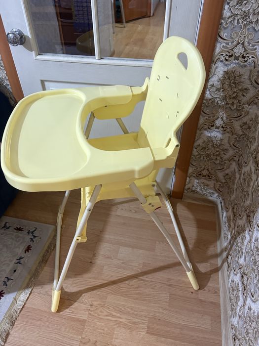 Столик детям желтый