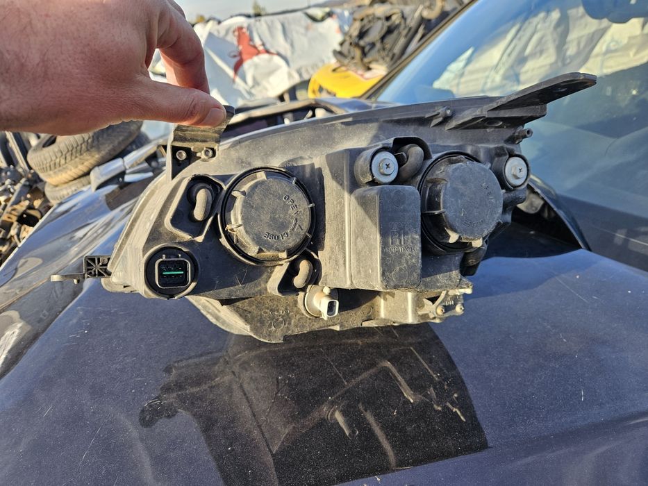 Десен фар за Opel Antara 2009god