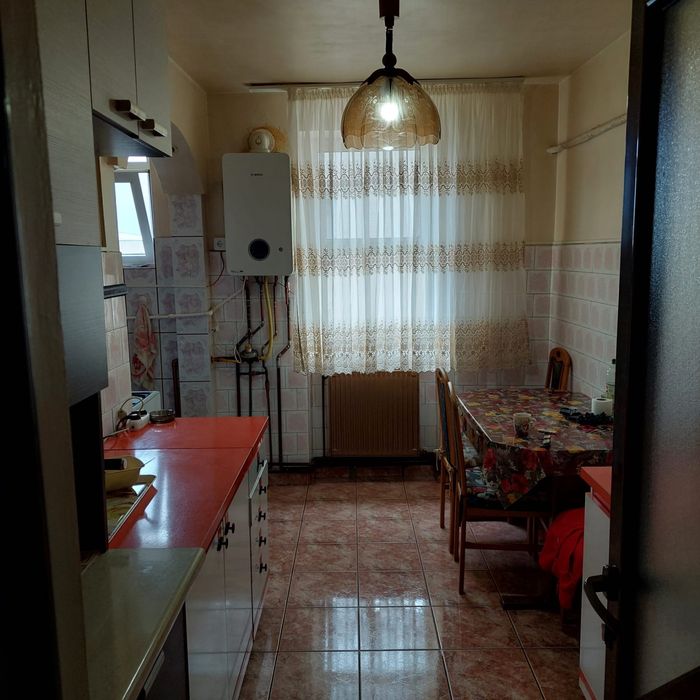 Vand apartament 4 camere, 2 bai, decomandat