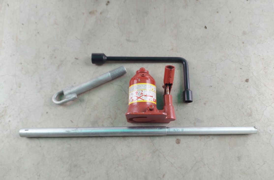 Set de cric + cheie + cârlig Renault Master Opel Movano  2500 kg