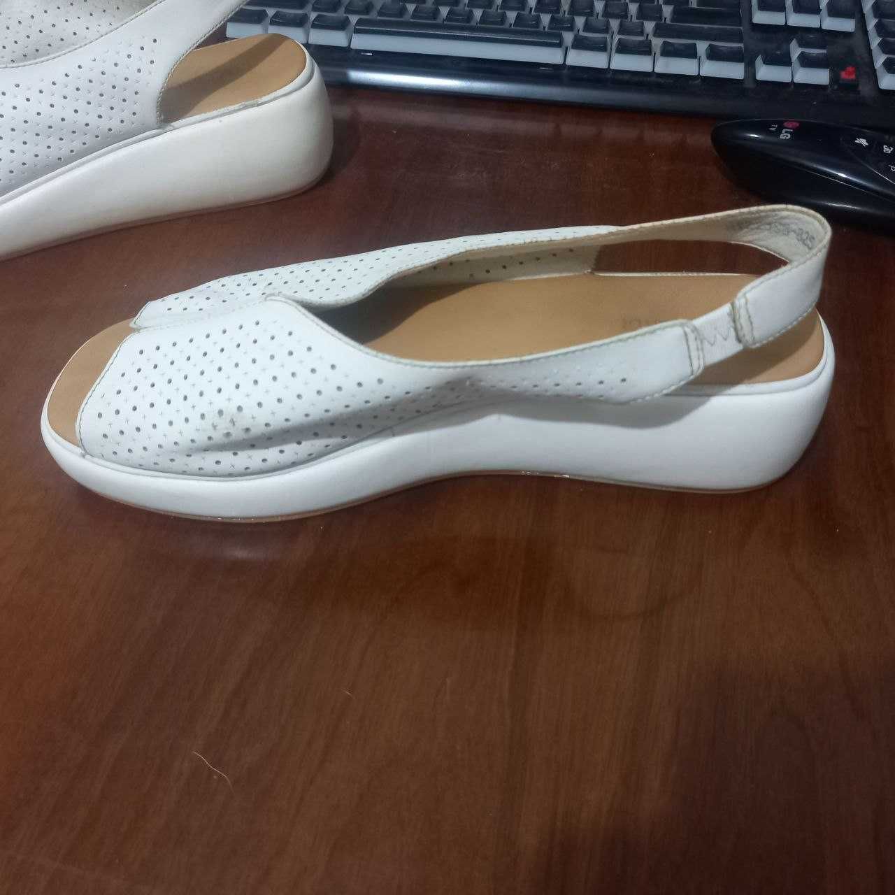 Продам босоножки женские, 40 размер, большемерки