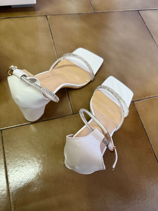 Нови обувки на ток