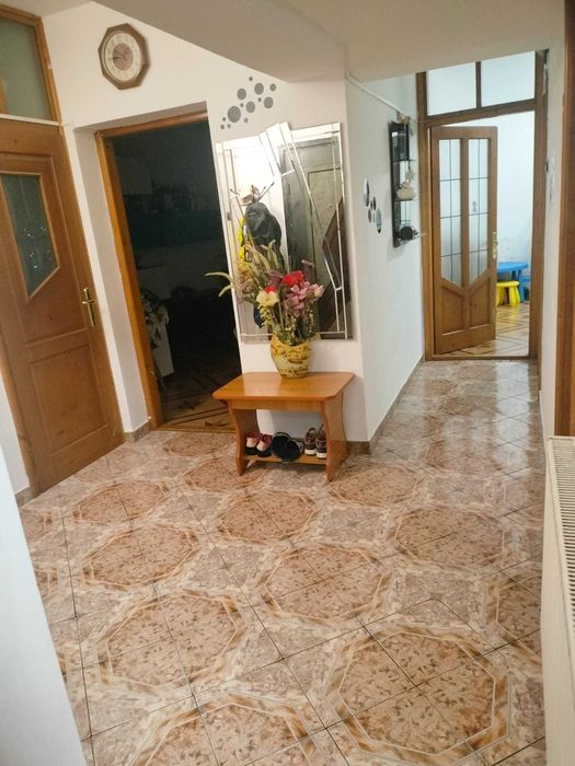 Apartament 3 camere de vânzare