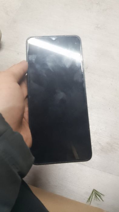 Не лагает в хорошем состоянии экран всё целое не тупит