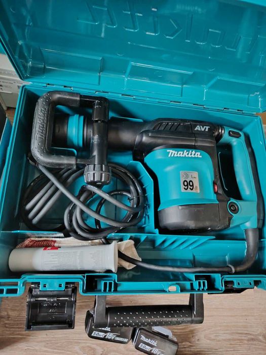 Професионален къртач Makita HM0871C