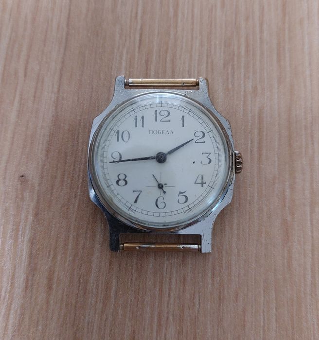 Стари руски ръчни часовници SLAVA и ПОБЕДА