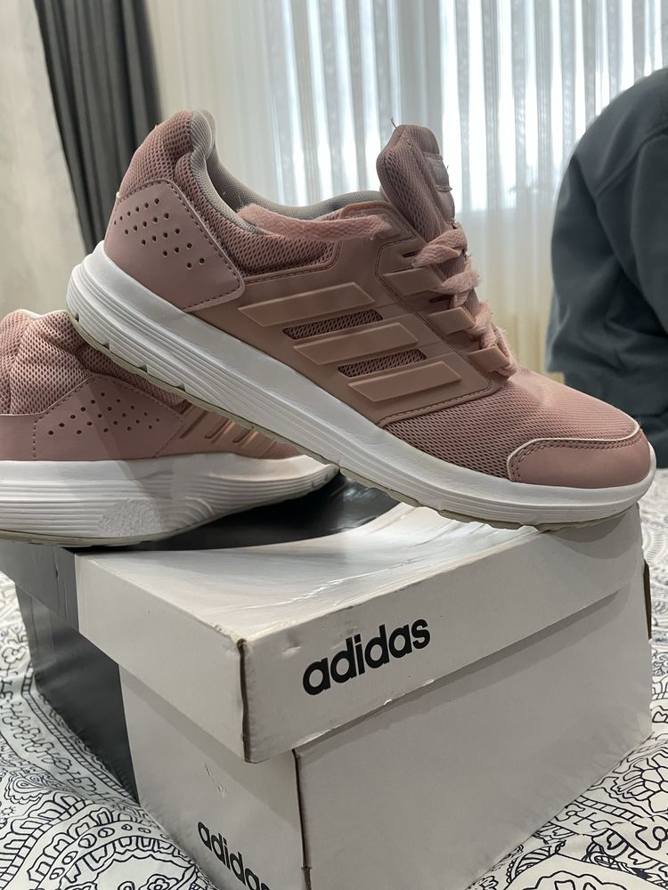 Обувки Adidas (втора употреба 40-номер)