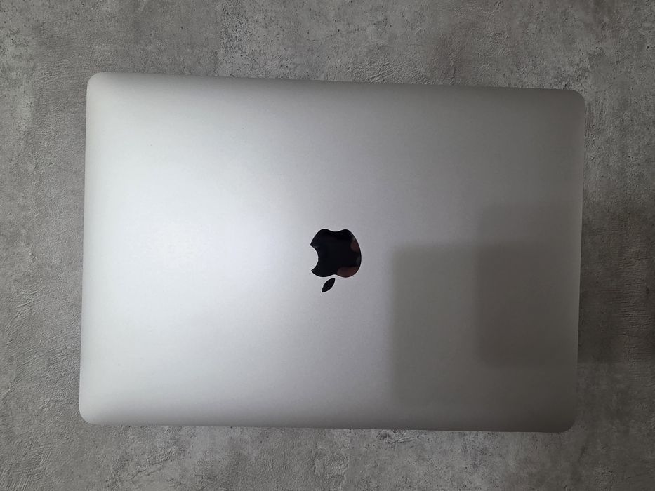 ПРОДАМ MacBook Air M1.2020