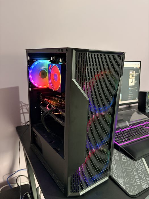 Настолен RGB Гейминг компютър и монитор Гаранционна видеокарта