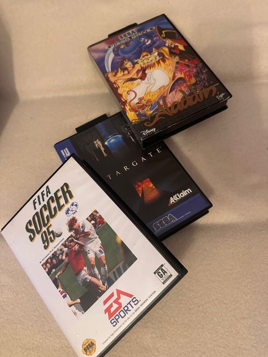 Sega Mega Drive II original + 2 controllere + 3 jocuri originale