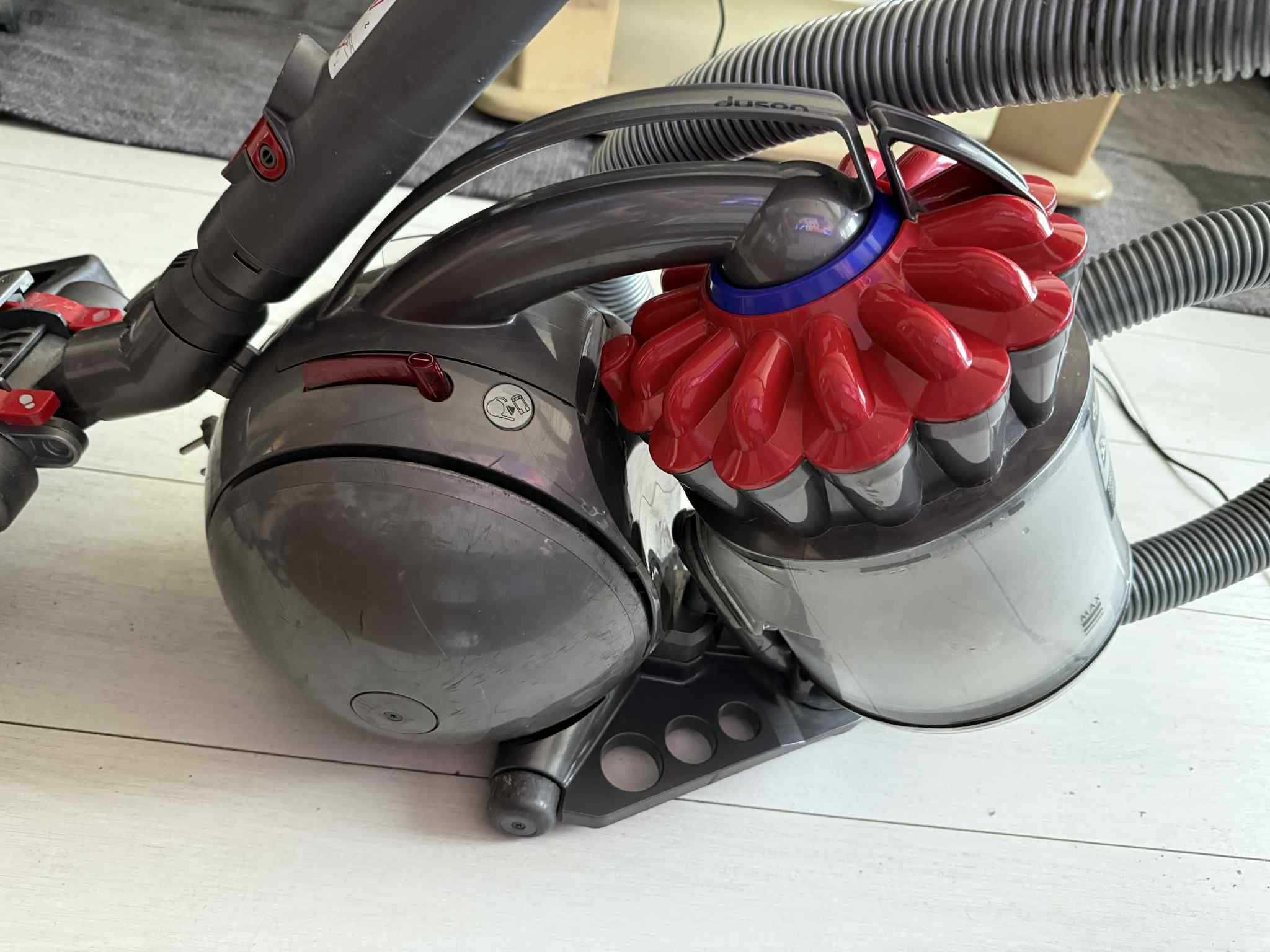 прахосмукачка - Dyson DC33c Stubborn