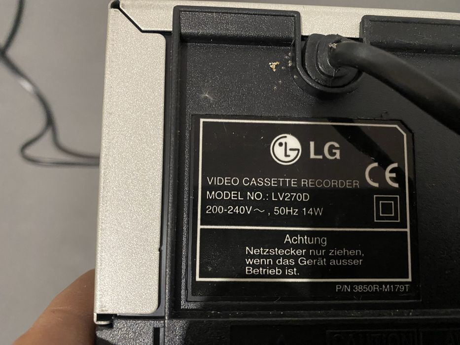 Video Lg( nu functioneaza, introduce caseta si la apasare o scoate)