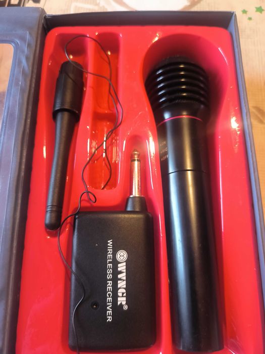 Microfon wireless ideal pentru karaoke