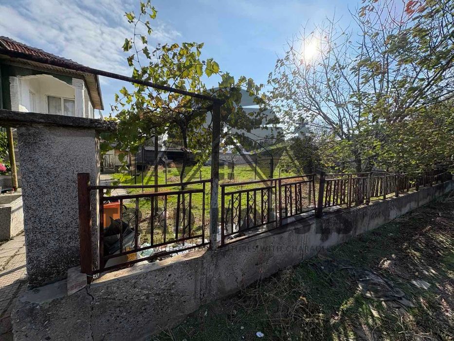 Продавам къща с. Конуш, общ. Асеновград