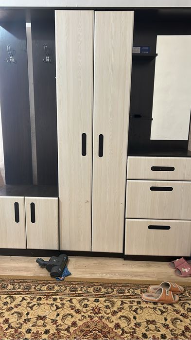 Прихожка шкаф сатылады.