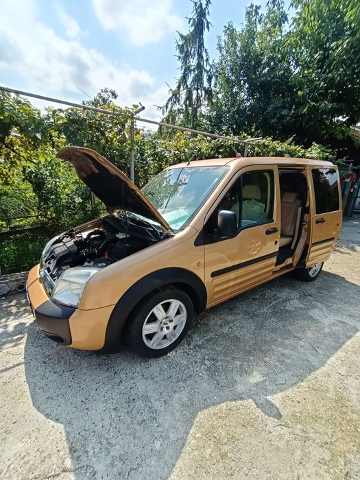 Vând Ford Tourneo Connect