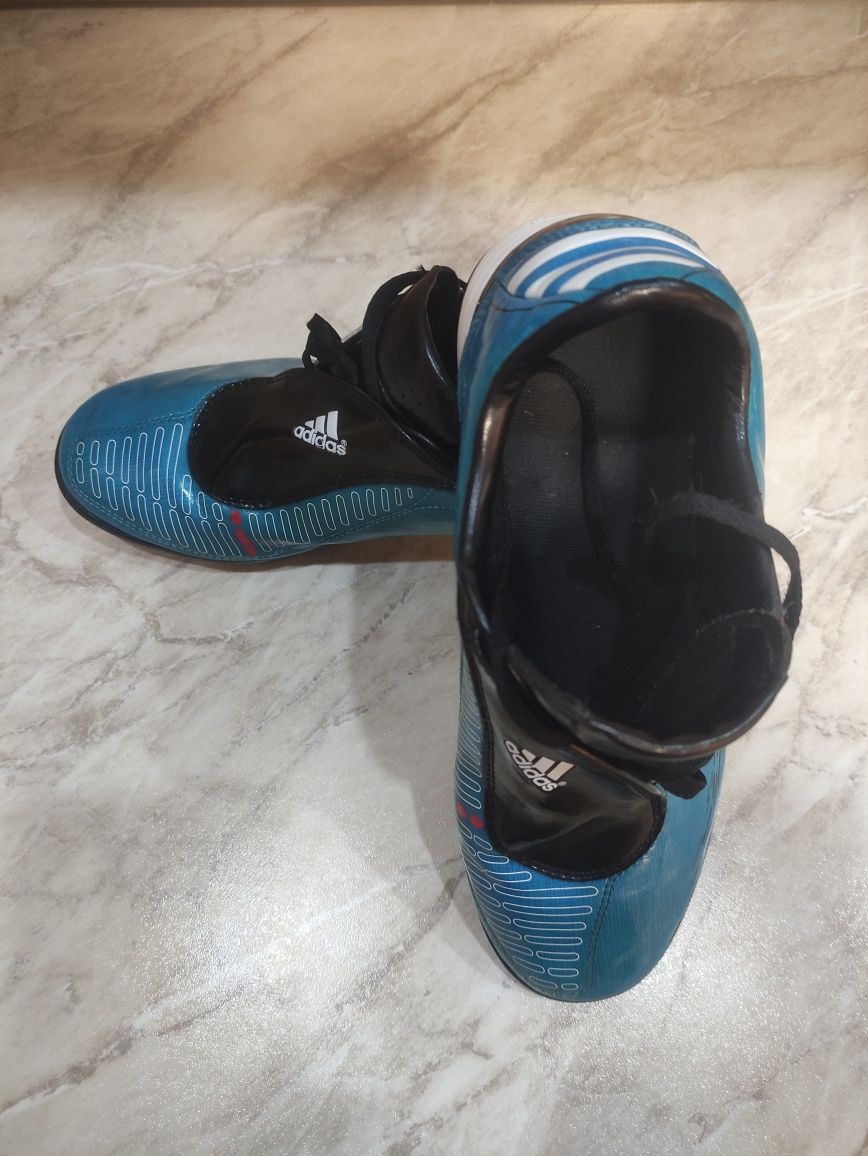 Футболни обувки Adidas