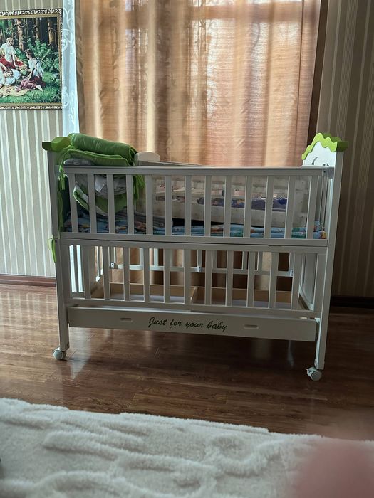 Продается кроватка для малышей
