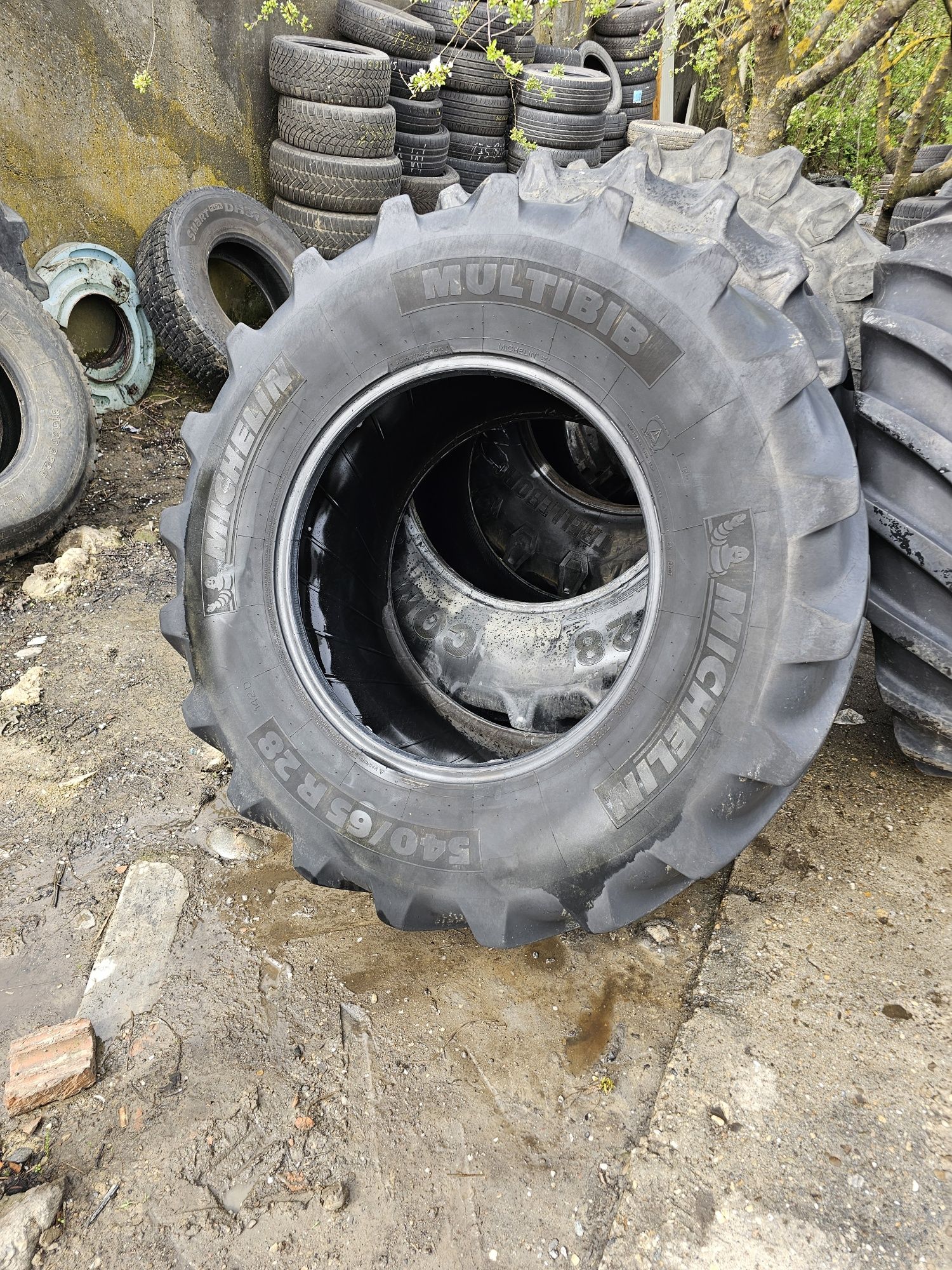 Anvelope 540 65 R 28 michelin.