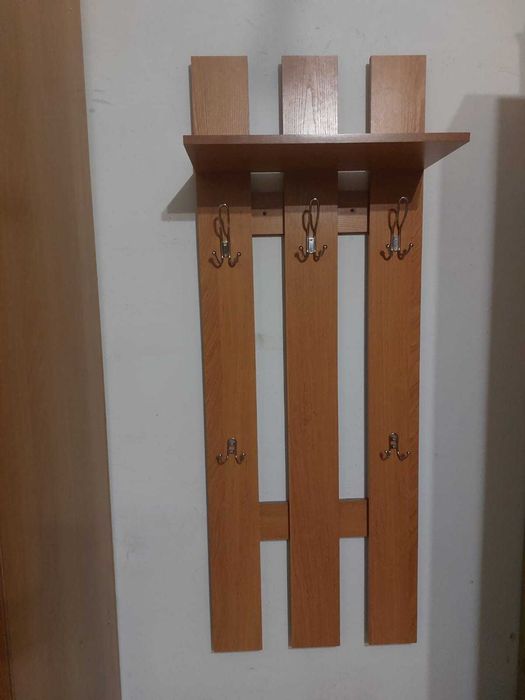 Продам ВЕШАЛКУ настенную