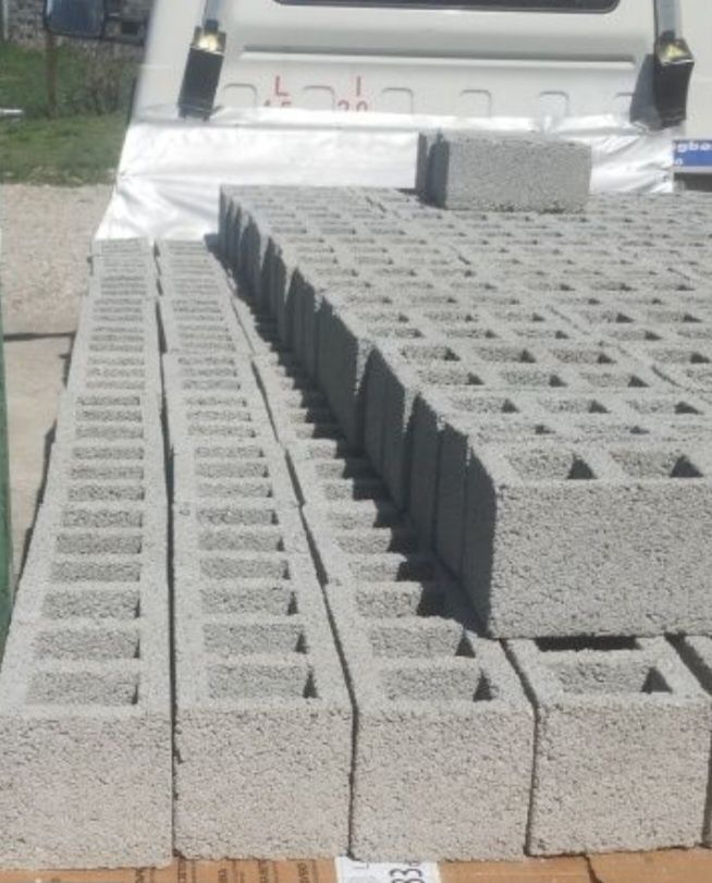 vând bolțari de beton ,16*16*35