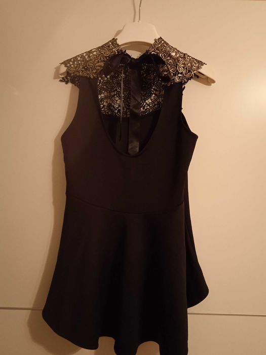 Bluza NOUA eleganta cu dantela aurie , cloșată din talie