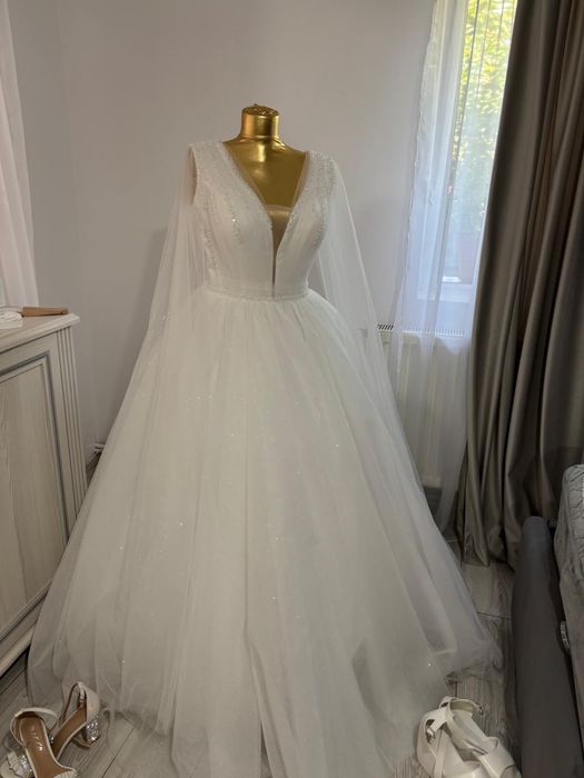 Vand Rochie Mireasa !