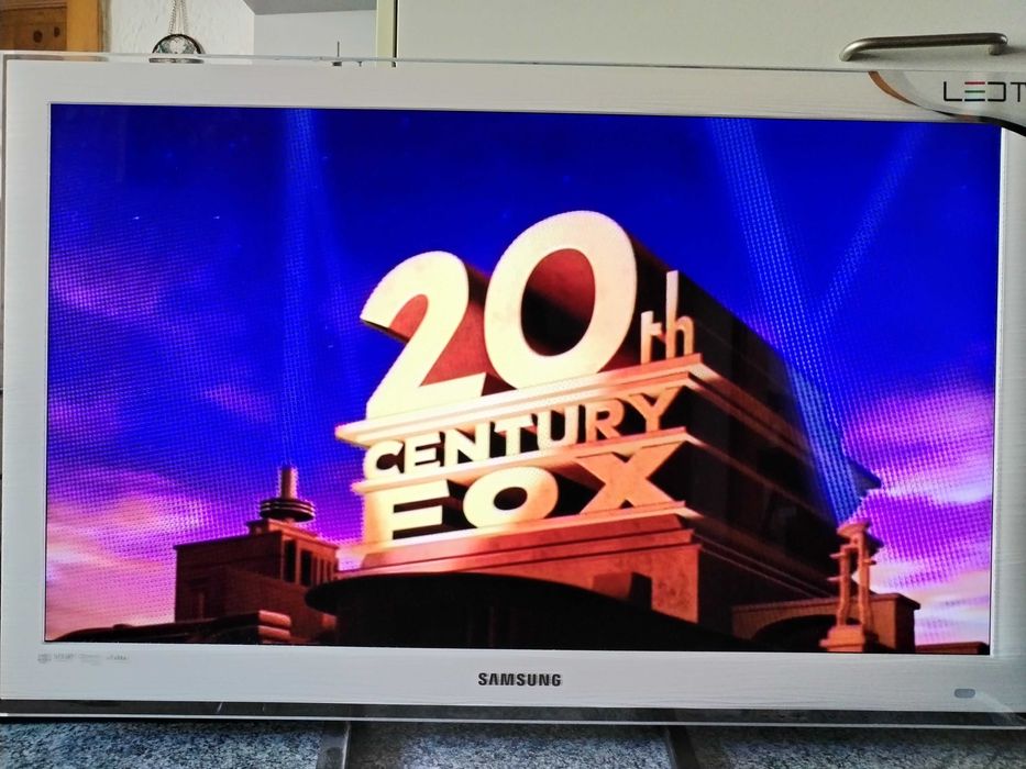 Vând TV Samsung led
