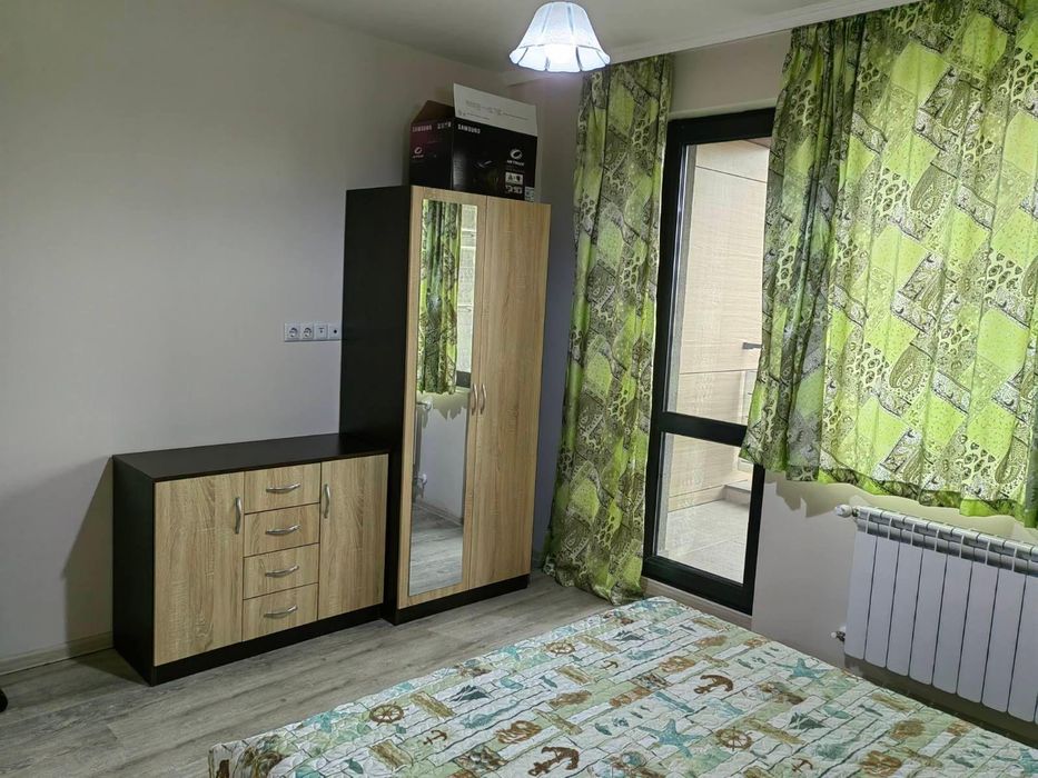 Двустаен апартамент в жк. Христо Смирненски