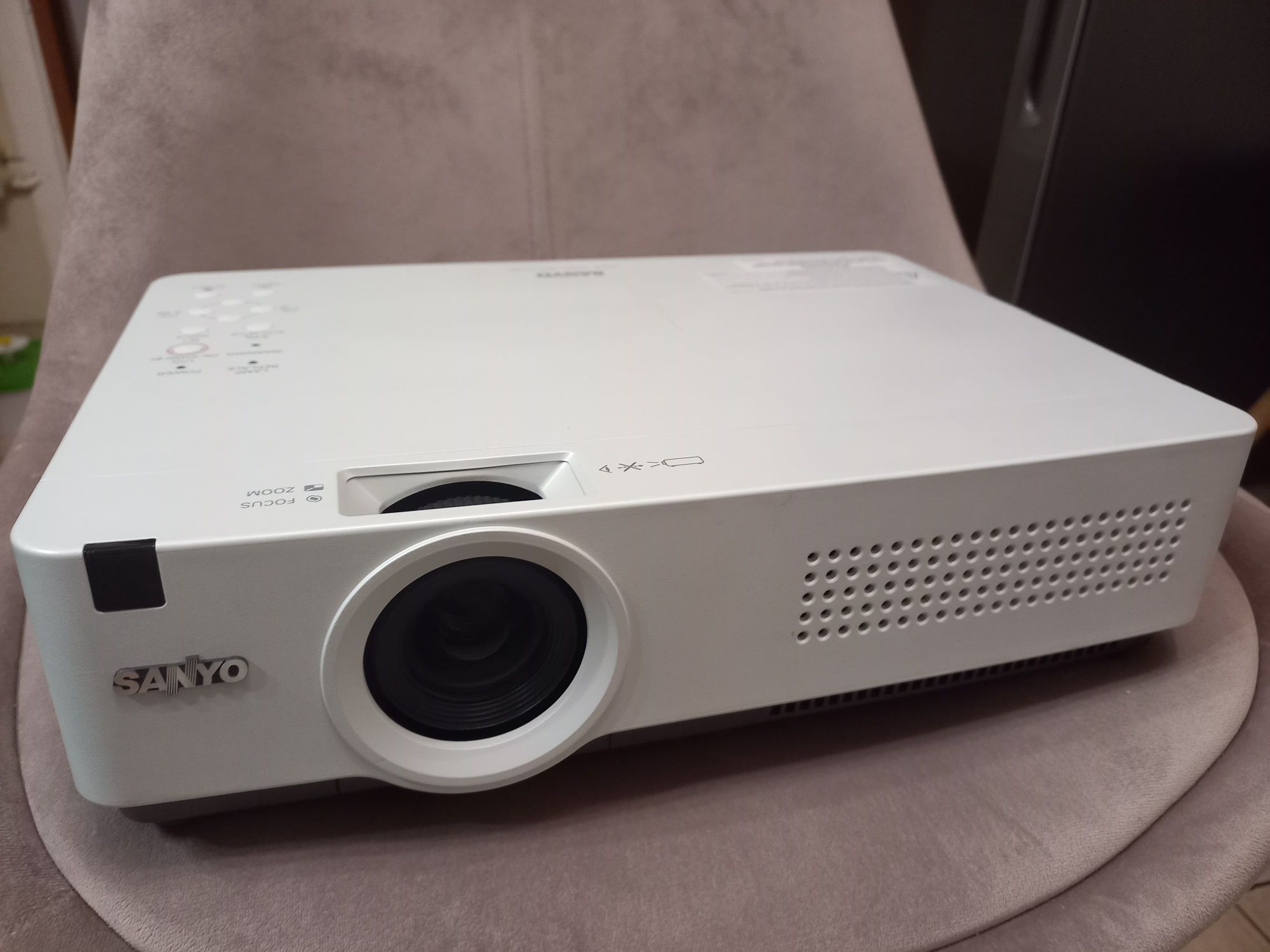 Videoproiector Sanyo PLC-XU300A