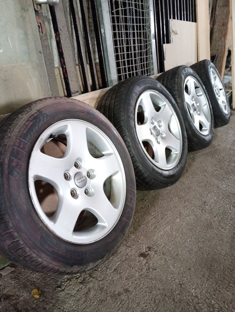 AUDI джанти със летни гуми 205/55/16 7J ET45 5x112 цо 56,6