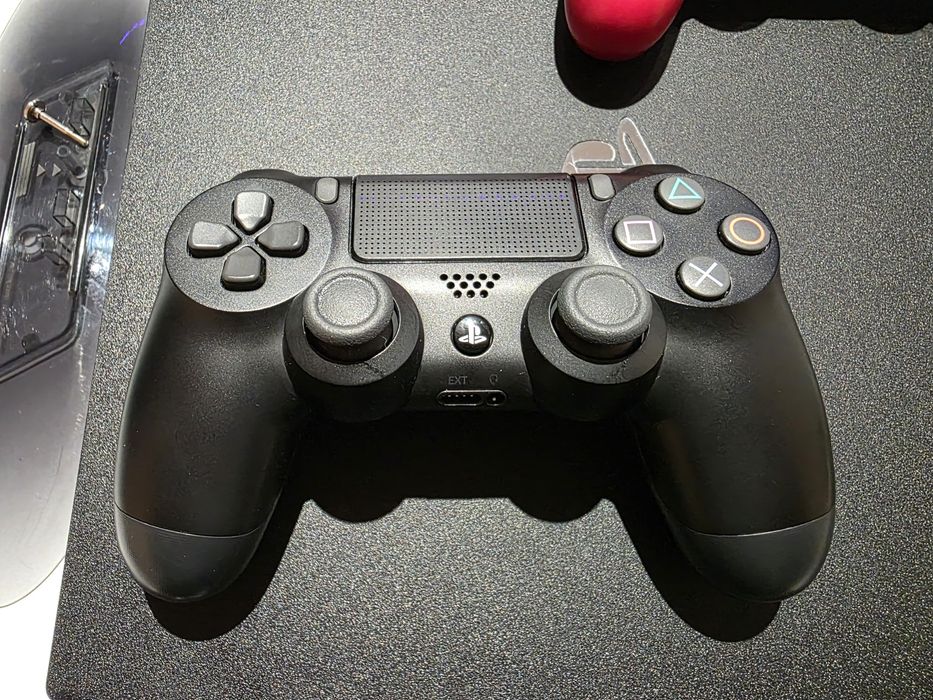 Vand PlayStation 4 Pro 1TB