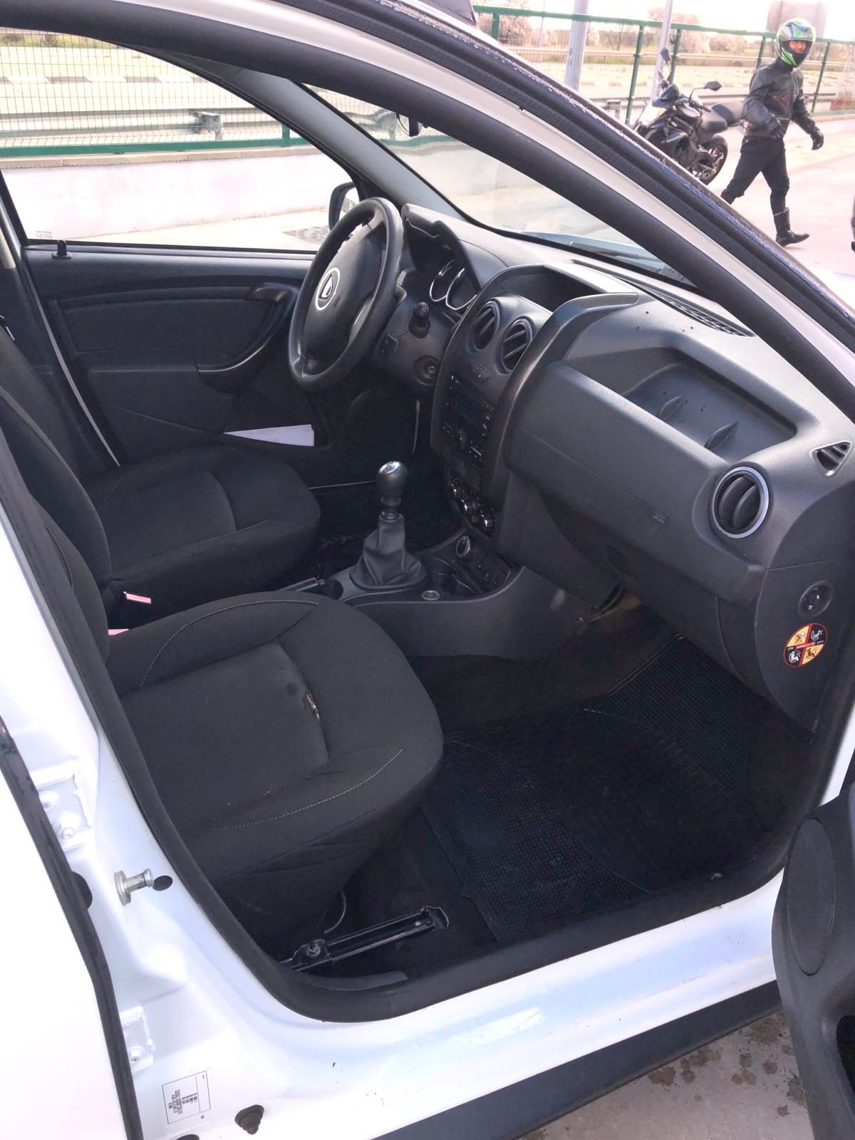 Vând Dacia duster 2016 4x4