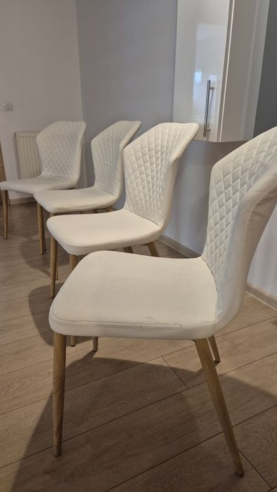 Set scaune albe cu picioare imitatie lemn-stejar