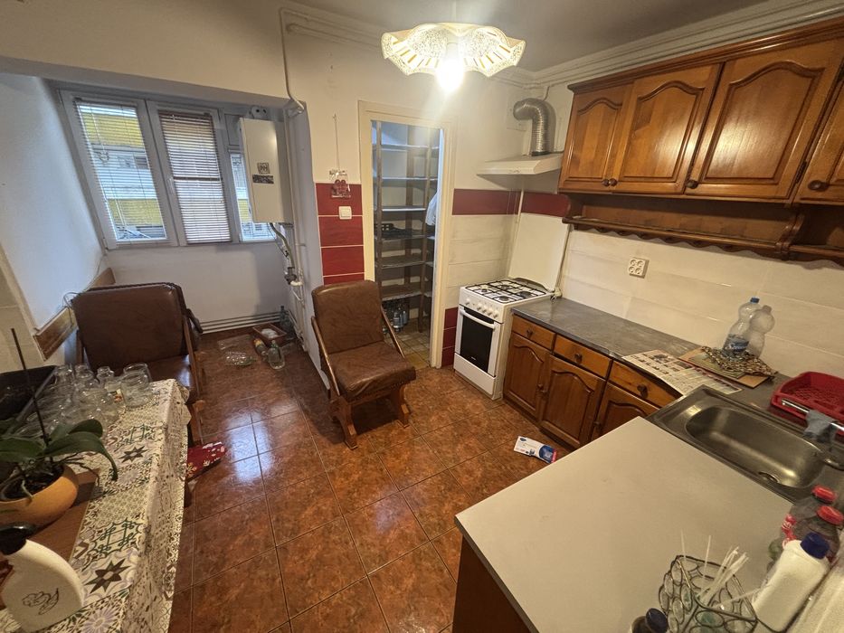 Apartament 3 camere + garaj sub bloc- Grand- ultracentral, proprietar