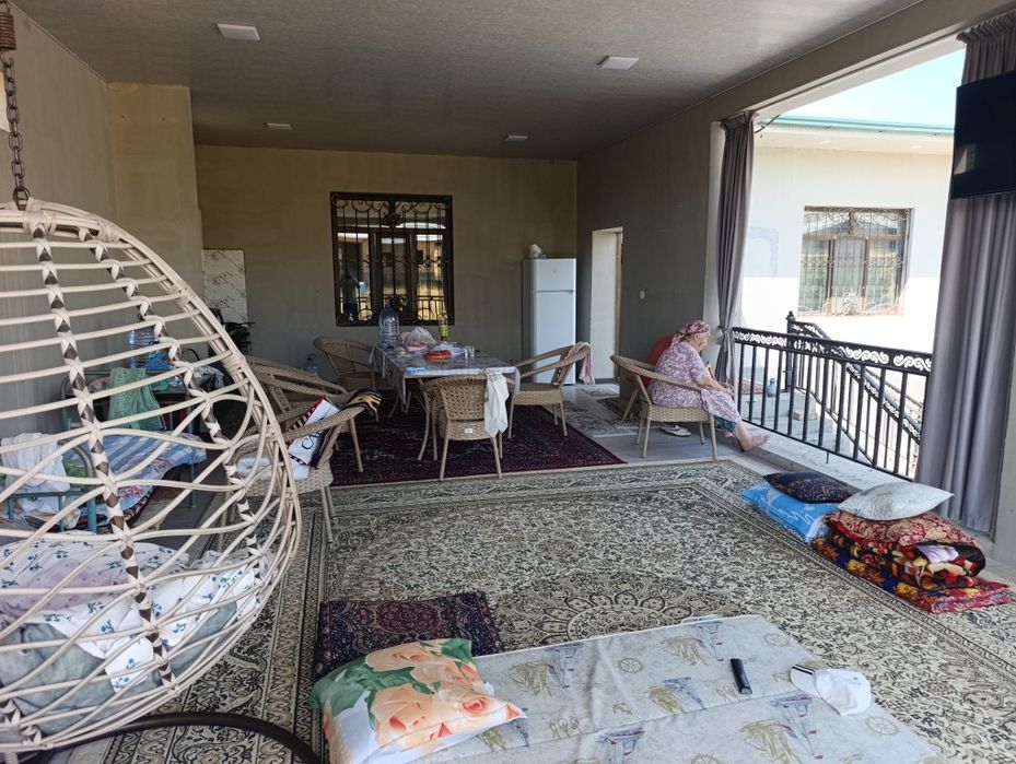 Дача сотилади. Юкори Чирчик Красногорск этагига 5км