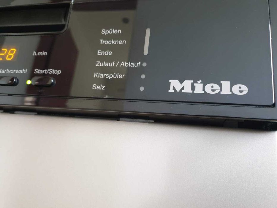 45см - Черно Miele Съдомиялна - 9 Комплекта - Частично Вграждане Тясна