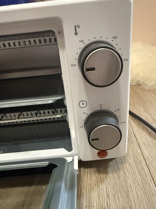 Нова електрическа печка малка