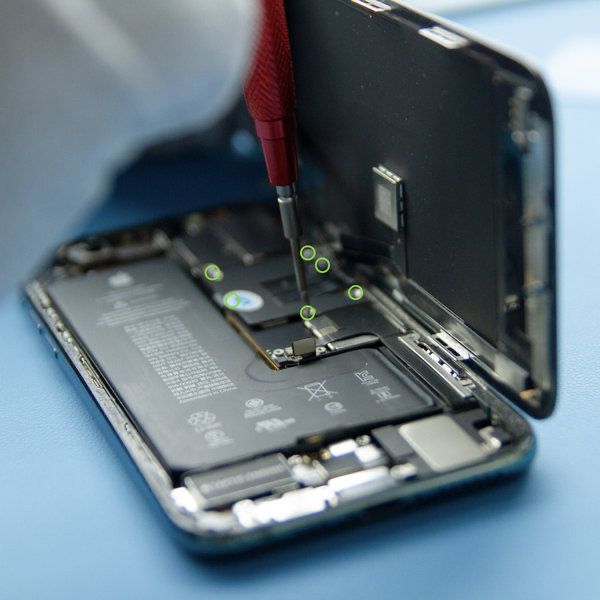 Vindem / inlocuim piese pentru iphone display baterie casca mufa capac