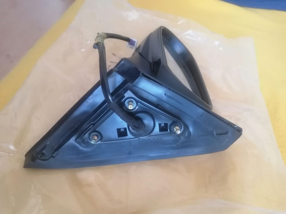 Продавам странично огледало за Мазда