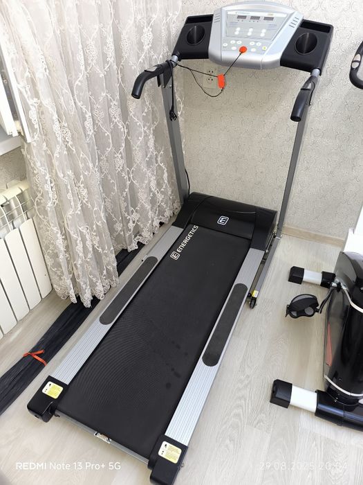 Беговая дорожка почти новая
