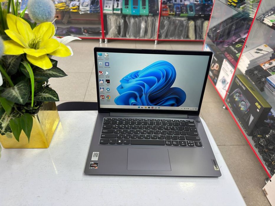 Lenovo ryzen 5-7520U 14 FHD IPS ddr5 8/256 SSD Holati ideal