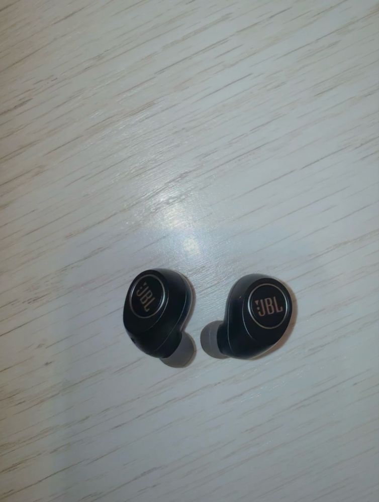 JBL casti wireless